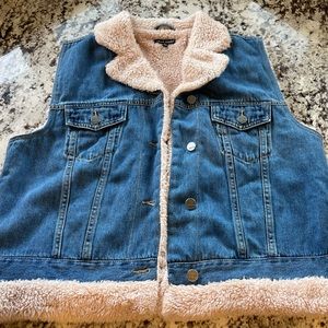 Dear John Overhill Denim and Sherpa Vest, Excellent Like New Condition, Size XL.